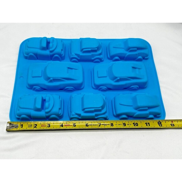 8 CAVITY Silicone Baking Cup Cake/Ice/Chocolate/Candy Mold - Vintage Cars 9x12" - Picture 5 of 7